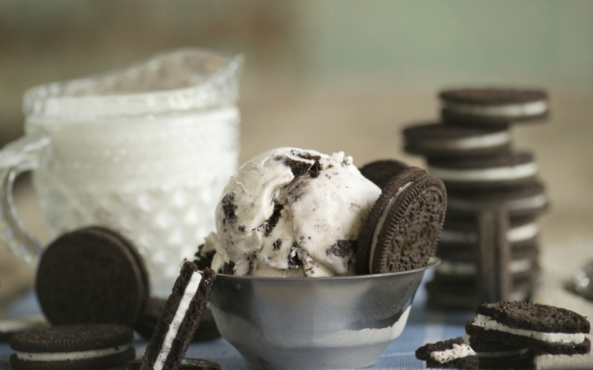 Cookies and cream ice cream with chocolate sandwich cookies