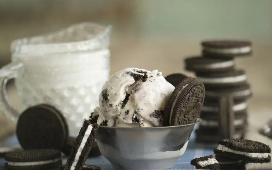 Cookies and cream ice cream with chocolate sandwich cookies